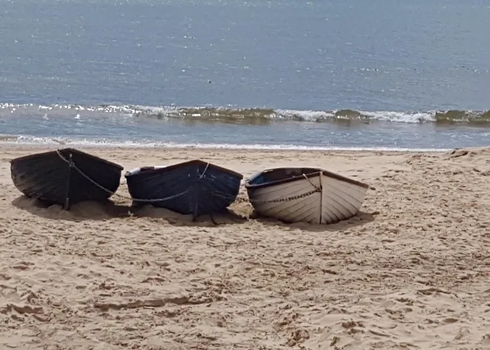 Lovely 2 Bedroom Flat Wifi Close To The Beach