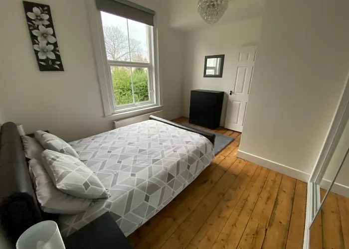 Lovely 2 Bedroom Flat Wifi Close To The Beach