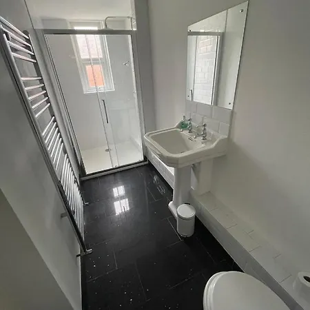 Lovely 2 Bedroom Flat Wifi Close To The Beach Bournemouth Exterior photo