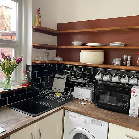 Lovely 2 Bedroom Flat Wifi Close To The Beach Bournemouth Exterior photo