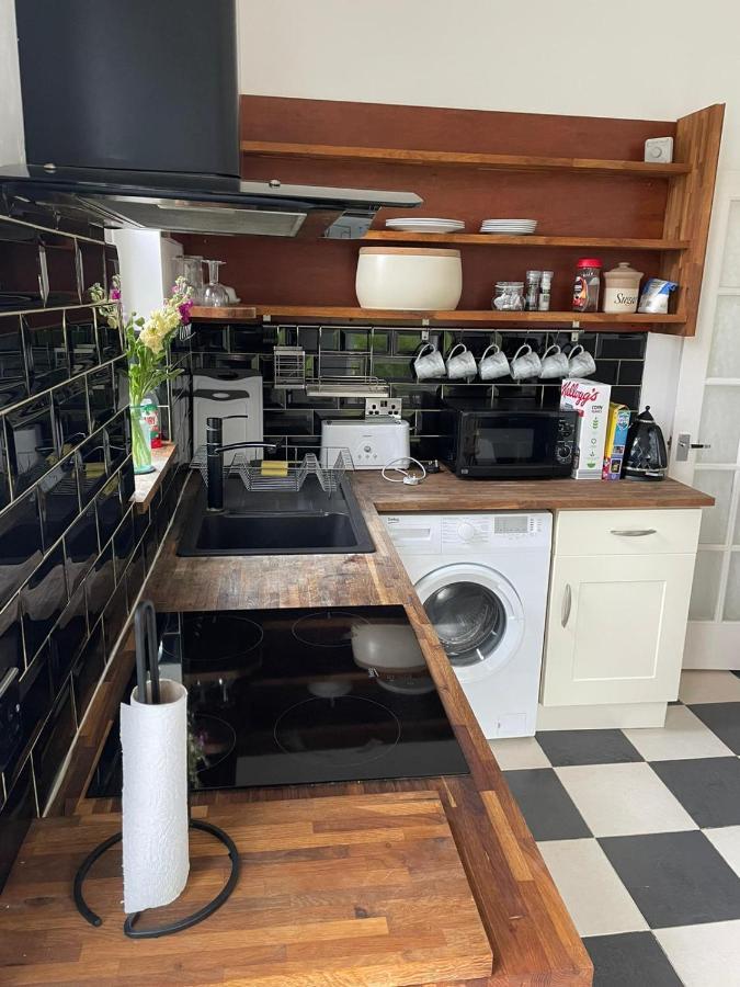 Апартаменты Lovely 2 Bedroom Flat Wifi Close To The Борнмут
