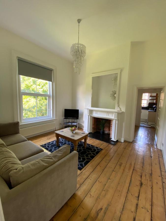 Lovely 2 Bedroom Flat Wifi Close To The Апартаменты