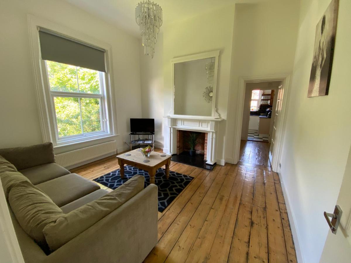 Lovely 2 Bedroom Flat Wifi Close To The Апартаменты *